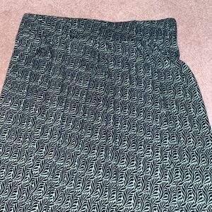 Yessica H&M Maxi skirt, green, and black leaf design,knit eu size 40–us …
